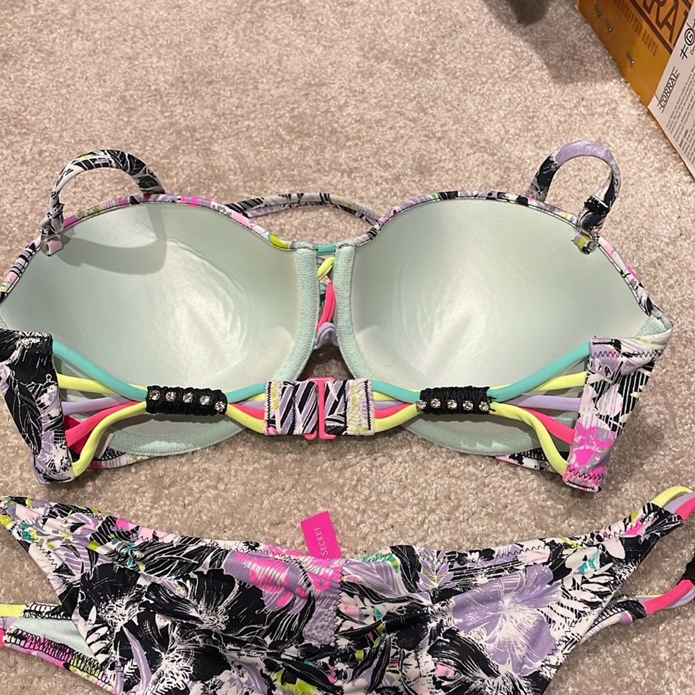 Victoria Secret Swim - Picture 6 of 6